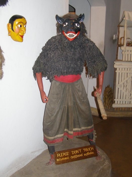 Pewnego dnia dotarliśmy do muzeum masek. Maski na Sri Lance...