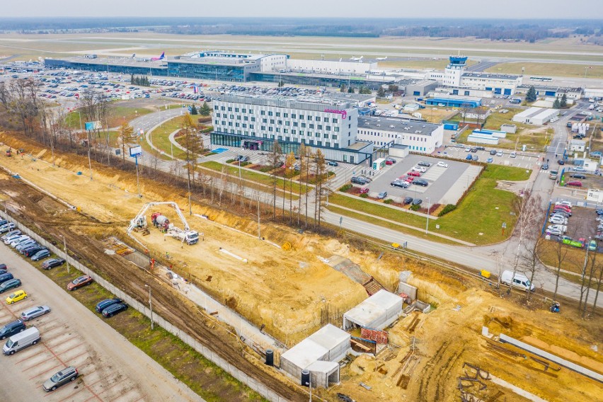 Trwa budowa stacji kolejowej Pyrzowice Lotnisko. To tu będą...