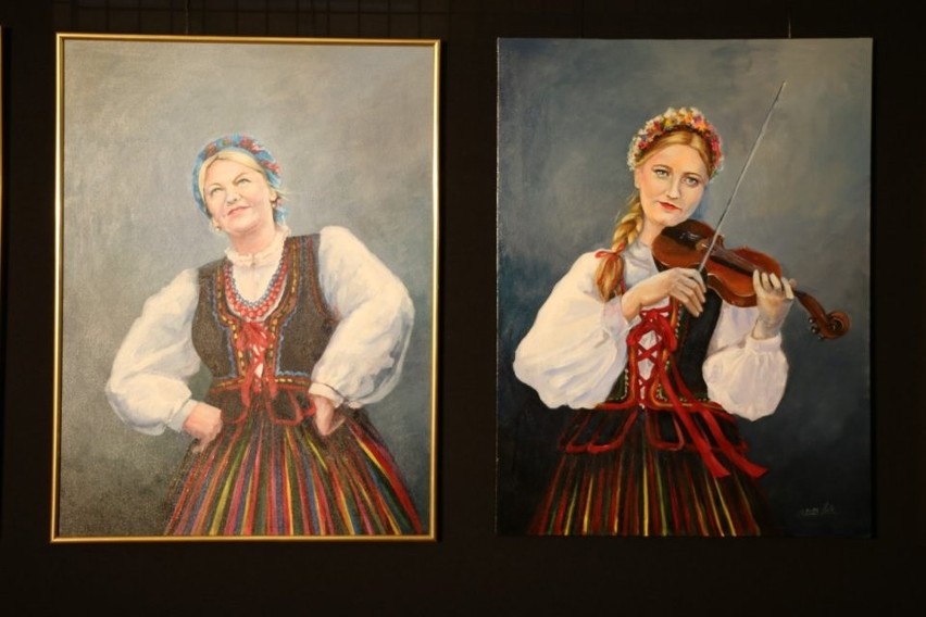 Tłumy na wernisażu prac malarki Hanny Kuty w Wojewódzkim Domu Kultury w Kielcach. Zobacz zdjęcia
