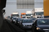 Ogromne korki na Autostradowej Obwodnicy Wrocławia! Przez prawie miesiąc montowane będą siatki zabezpieczające