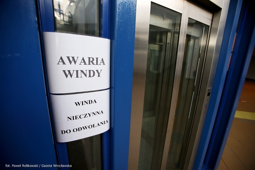 Wrocław: Stary terminal lotniska wciąż działa. Tylko dla bogatych (ZDJĘCIA)