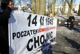 Chojnice. Transparent przed cmentarzem żołnierzy radzieckich. Petycja Arcan Historii bez odpowiedzi