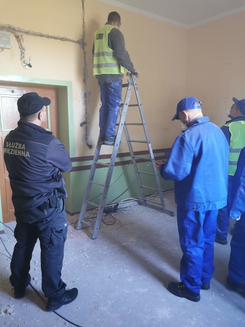 Więźniowie z aresztu w Stawiszynie koło Białobrzegów uczą się zawodu elektryka