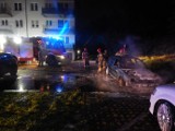 W Ustce na ulicy Na Wydmie doszczętnie spłonął samochód 