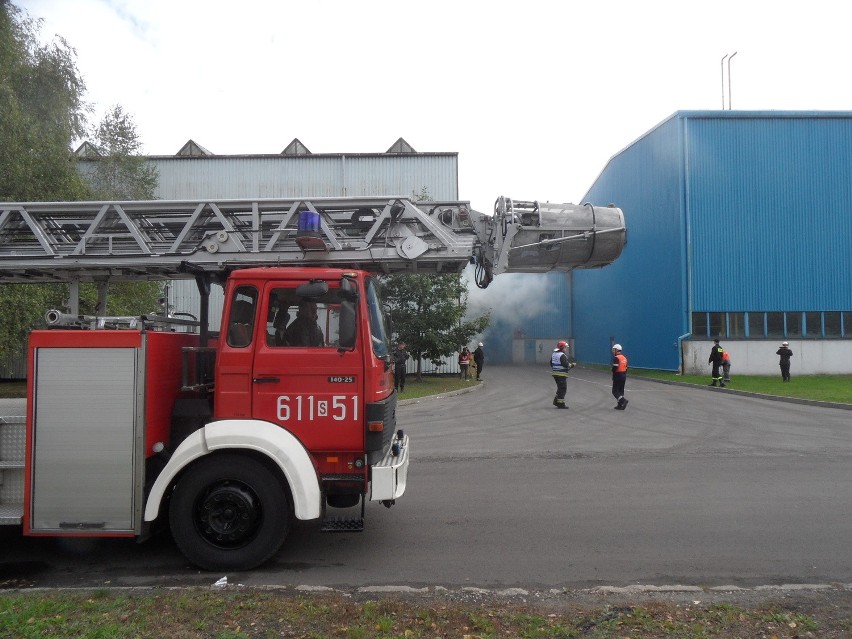 Ćwiczenia strażaków na terenie huty ArcelorMittal w Sosnowcu