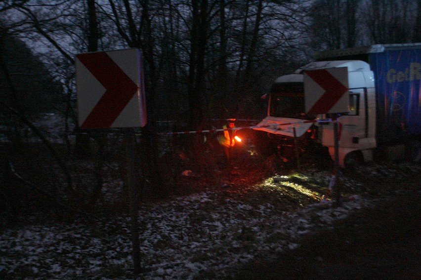 Śmiertelny wypadek na drodze Lubin - Wrocław (ZDJĘCIA)