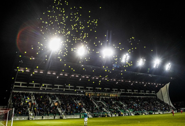 Do pełni szczęścia kibicom Stali Stalowa Wola przybyłym na otwarcie nowego stadionu zabrakło tylko wygranej. Podopieczni trenera Szymona Szydełko bezbramkowo zremisowali z Bytovią Bytów.Zobaczcie zdjęcia z trybun!Czytaj więcej: 2 liga. Stal Stalowa Wola zremisowała bezbramkowo na otwarcie nowego stadionu z Bytovią Bytów [RELACJA]Krzysztof Piątek strzelił pierwszego gola w Bundeslidze