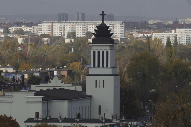 Poznania z tego miejsca jeszcze nie pokazywaliśmy. Udało nam się wejść do jednego z wieżowców przy ul. 28 Czerwca 1956 r. Zobaczcie, jak wygląda z góry stolica Wielkopolski!