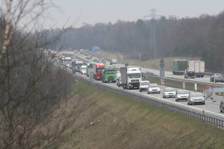Ogromny korek na autostradzie A4 w Mysłowicach. Powód to...