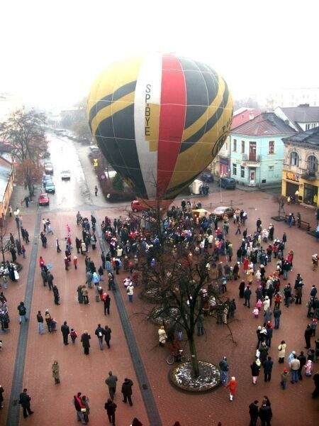 Stawianie balonu na tarnobrzeskim rynku też było niesamowitą...