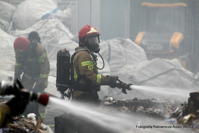 Strażacy zostali wezwani do pożaru na terenie firmy przy ul. Cegielskiego w Koszalinie.