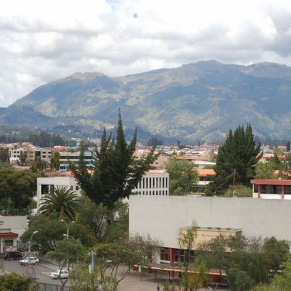 300-tysięczna Cuenca otoczona jest pasmem Andów.