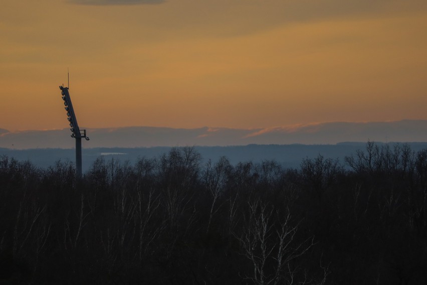 Warunki atmosferyczne sprawiają, że oddalone o około 140...