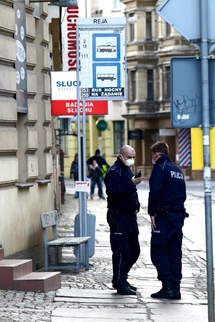 Śmierć w tramwaju. MPK utknęło na Szczytnickiej (ZDJĘCIA)