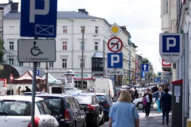 Drogowcy ostrzegają, że Brak opłat w soboty spowoduje zakorkowanie strefy parkującymi pojazdami