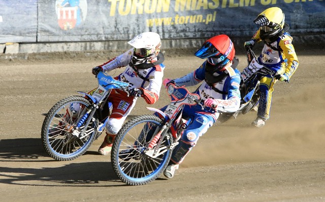 Niemiec Ben Ernst najlepszy w  FIM Speedway Youth World Championship, czyli mistrzostwach świata w klasie 250 cc. Na Motoarenie srebro zdobył gorzowianin Mateusz Bartkowiak.Zobaczcie zdjęcia z tej imprezy >>>1. Ben Ernst (Niemcy) - 12+3+3 (3,3,3,d,3)2. Mateusz Bartkowiak (Polska) - 9+3+2 (2,1,1,3,2)3. Philip Hellstroem-Bangs (Szwecja) - 13+2+1 (2,2,3,3,3)4. Keynan Rew (Australia) - 13+2+0 (1,3,3,3,3)5. Karol Żupiński (Polska) - 12+1 (3,2,3,2,2)6. Jacob Hook (Australia) - 10+1 (3,3,1,2,1)7. Jordan Palin (Wielka Brytania) - 9+0 (2,2,2,1,2)8. Liam May (Australia) - 7+0 (1,2,1,2,1)9. Esben Hjerrild (Dania) - 6 (3,3,w,d,-)10. Noel Wahlqvist (Szwecja) - 6 (0,1,2,1,2)11. Leon Flint (Wielka Brytania) - 6 (2,1,2,0,1)12. Rasmus Pedersen (Dania) - 5 (0,0,2,3,0)13. Lukas Wegner (Niemcy) - 3 (3)14. Andreas Christensen (Dania) - 3 (0,1,w,2,0)15. Viljam Lappi (Finlandia) - 3 (1,0,0,1,1)16. Filip Nizgorski (Polska) - 1 (0,0,1,0)17. Espen Sola (Norwegia) - 1 (1,0,0,w,0)18. Markus Maximus Lill (Estonia) - 0 (0)