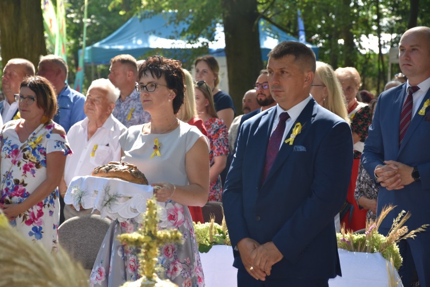Dożynki gminy Brzuze 2022 zostały zorganizowane w parku w...