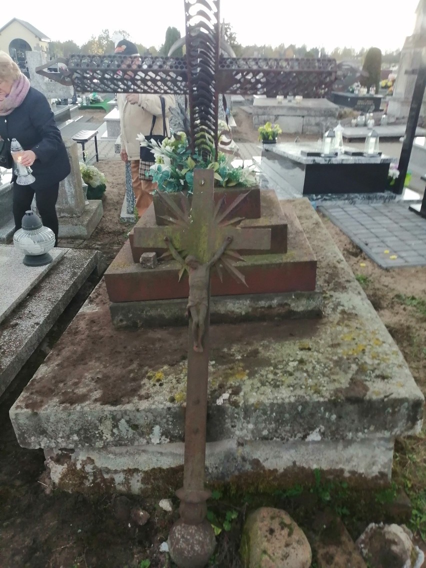 Na odnowę czeka jeszcze wiele grobów na cmentarzu w...