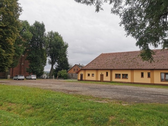 Parking na ponad 70 miejsc, który będzie wykorzystywany także jako P&R, powstanie na terenie w centrum Łężkowic (gmina Kłaj). Inwestycja zostanie zrealizowana z pomocą dotacji unijnej