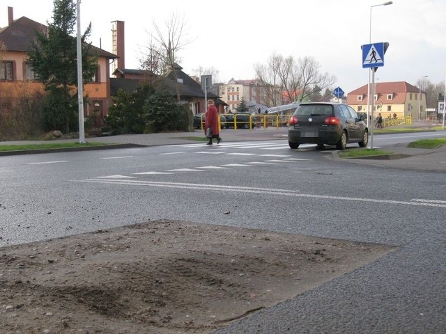 Garb na ulicy Marii Konopnickiej przy wjeździe z drogi krajowej.