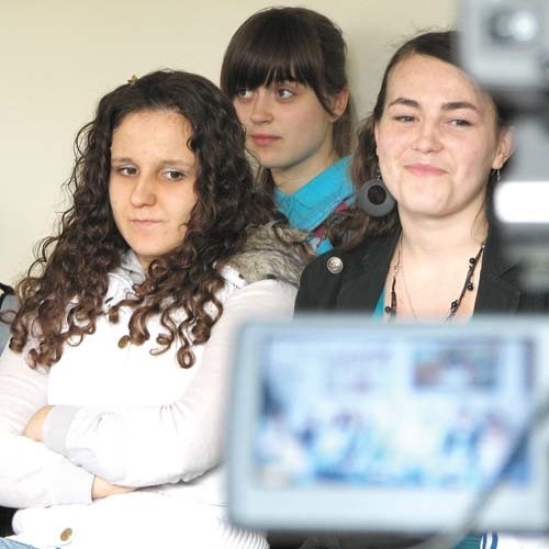- Chciałybyśmy nakręcić reportaż o grupie "BZIK&#8221;, do której należymy - mówią uczestniczki warsztatów Ewa Łukaszuk (od lewej), Marta Rytel i Agnieszka Stepaniuk