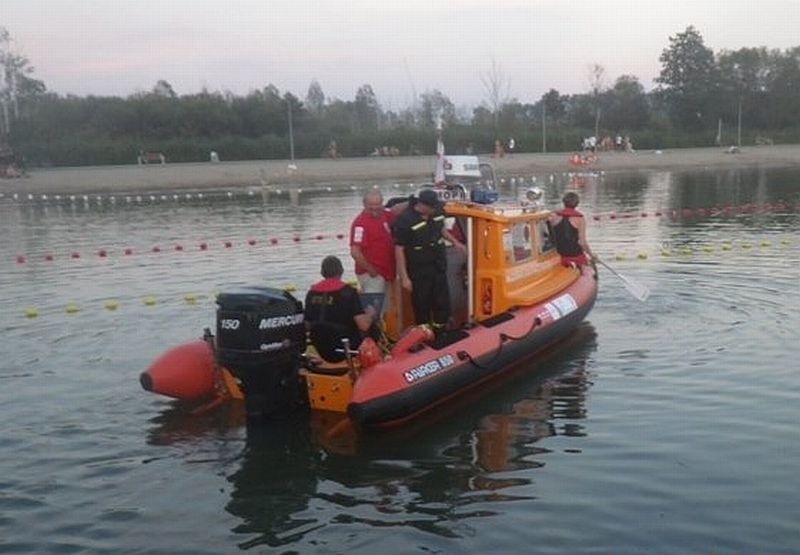 Węgorzewo. Strażacy znaleźli ciało w jeziorze Mamry (zdjęcia)