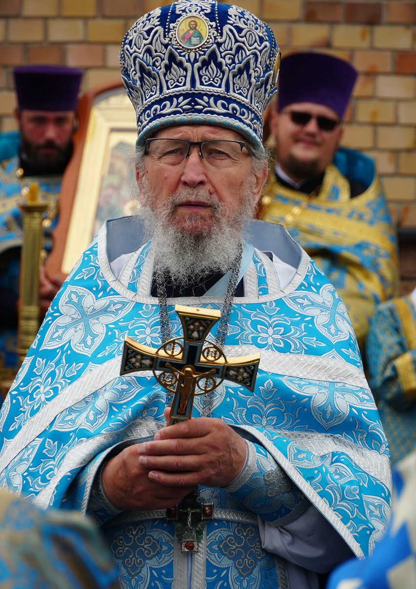 Proboszczem parafii jest ks. mitrat Leoncjusz Tofiluk