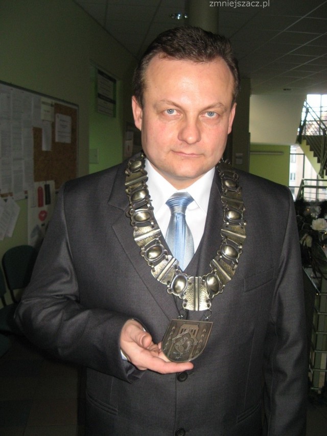 Burmistrz Słubic Tomasz Ciszewicz tuż po ślubowaniu