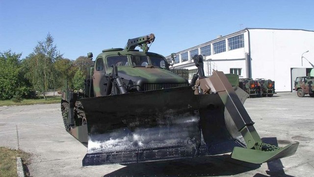 Spycharka remontowana w Wojskowych Zakładach Inżynieryjnych w Dęblinie  w województwie lubelskim