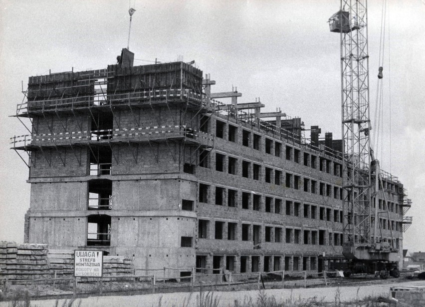 Późne lata 80. XX wieku. Trwa budowa szpitala, który do dziś...