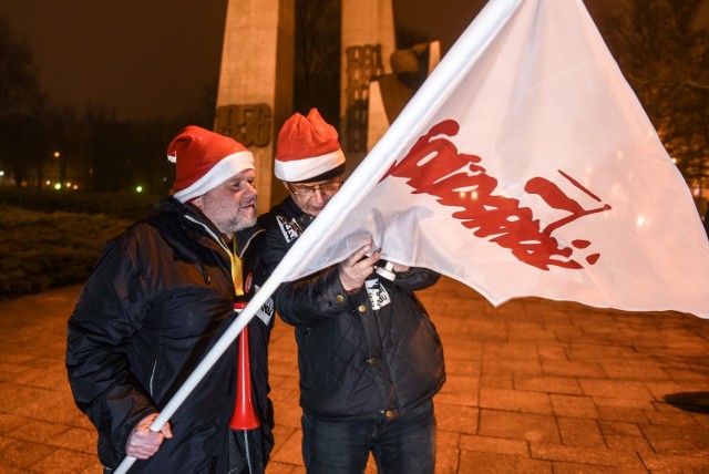 Kryzys sejmowy: Tłumy na manifestacji na placu Mickiewicza