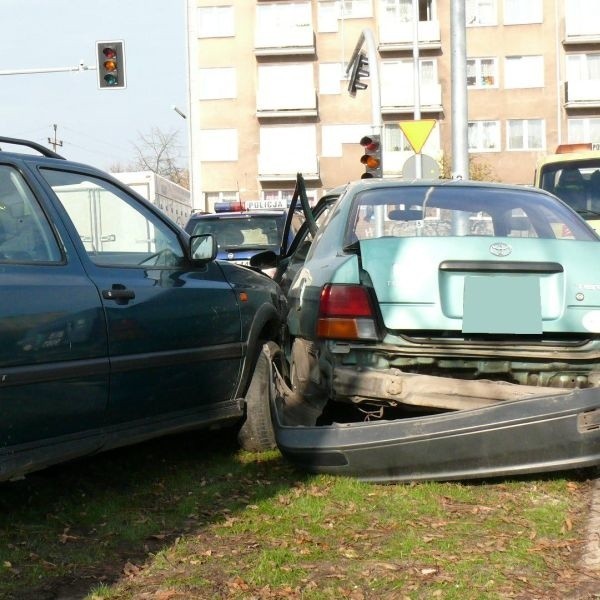 81-letni kierowca toyoty jechał ul. Hetmańską w kierunku ul....