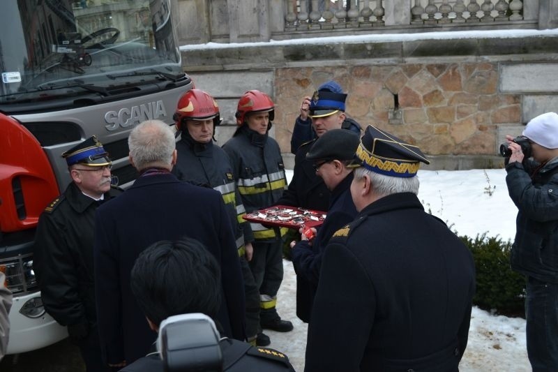 Nowe samochody strażackie otrzymały m.in. jednostki z...