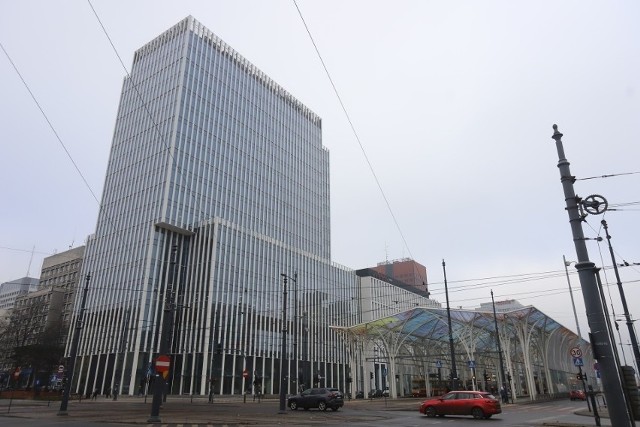 Najwyższy budynek w Łodzi został przeniesiony do popularnej gry Counter-Strike: Global Offensive. Budynek został przeniesiony do CS:GO przez Grupę ERBUD we współpracy z agencją Gameset. Autorem projektu jest Mateusz „Voxel” Pacuła, jeden z najpopularniejszych mapperów w Polsce.