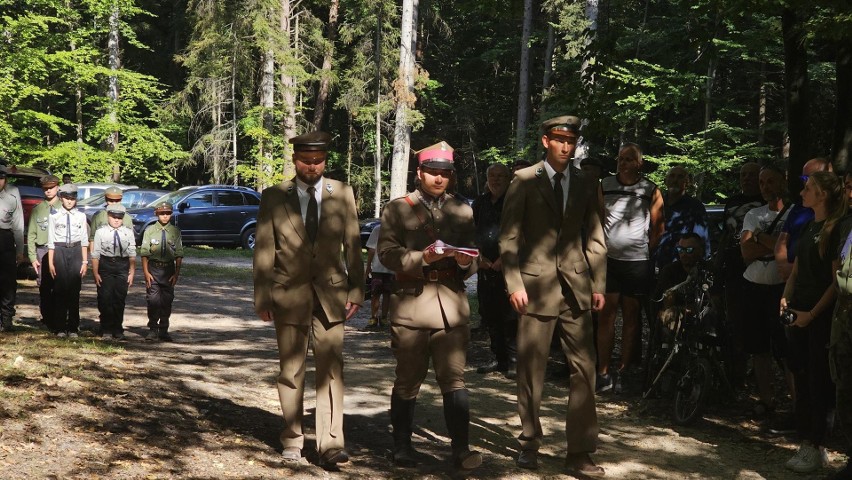 Mieszkańcy upamiętnili żołnierzy AK i partyzantki walczącej w Lasach Przysuskich. Zobacz zdjęcia