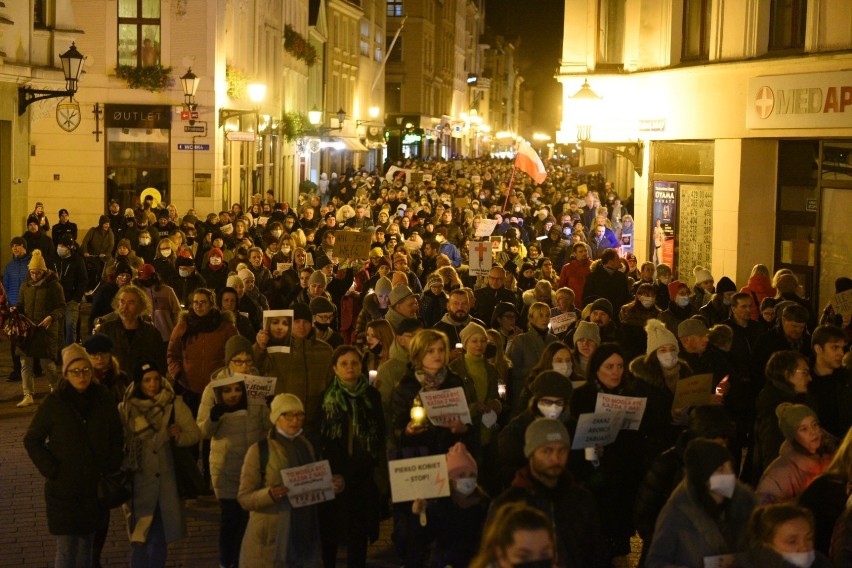 Protest "Ani jednej więcej" w Toruniu. Tak było na starówce [zdjęcia]
