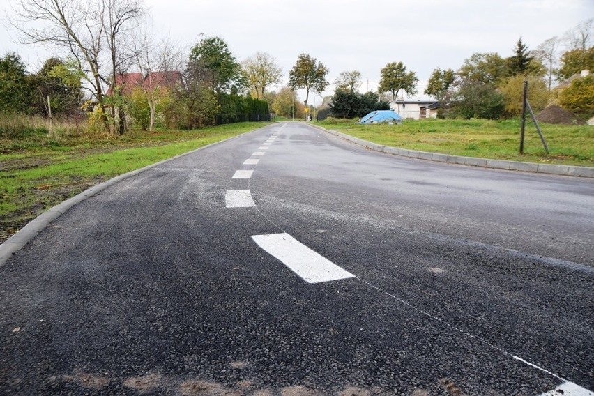 Zakończyła się budowa drogi osiedlowej w centrum Rzyszczewa....