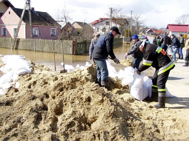 Powódź w lutym 2006 roku w gminie Bojanów, gdzie wylał Łęg.
