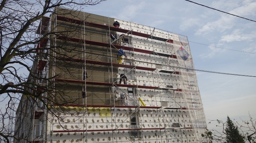 Wolbrom. Z hotelu robią mieszkania socjalne i komunalne [ZDJĘCIA]