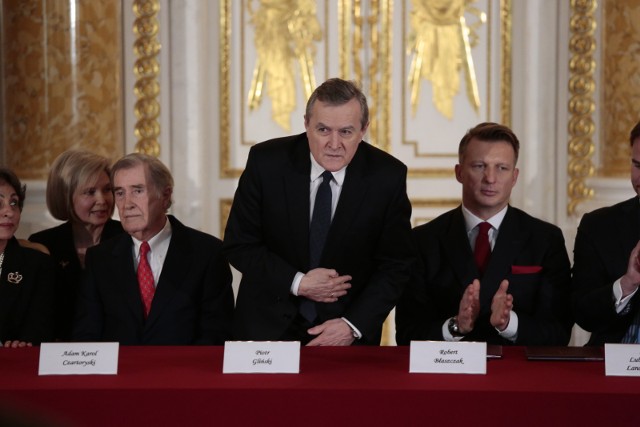 Uroczystość podpisania umowy pomiędzy Ministerstwem Kultury a fundacją Czartoryskich w 2016 r.