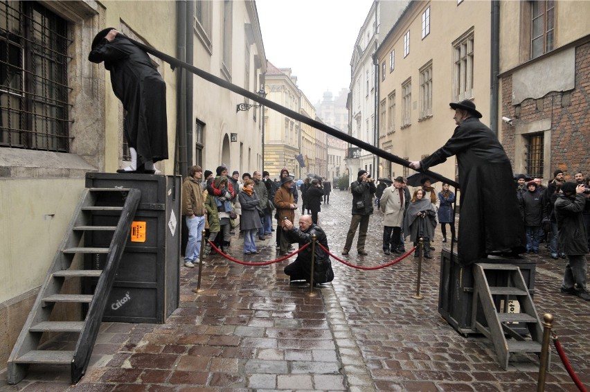 "Żywe pomniki" nie pojawią się już na Kanoniczej