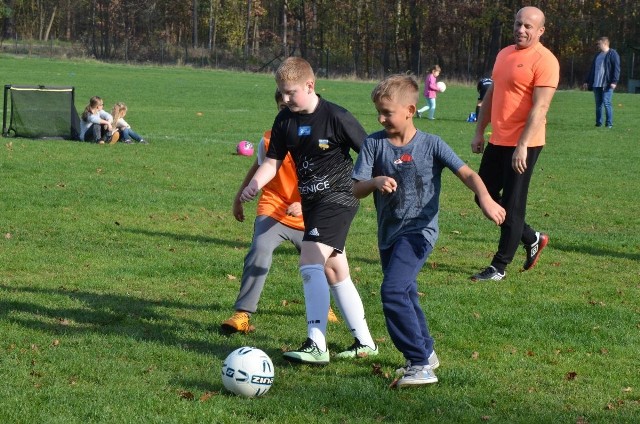 Sobotni turniej w Stanisławicach był świetną okazją do sportowej integracji całych rodzin.