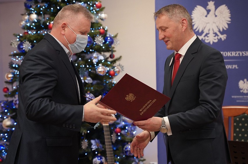 Wręczono nagrody wojewody świętokrzyskiego "Czyste Serce" w hołdzie Markowi Kotańskiemu. Poznajcie laureatów. zobaczcie zdjęcia