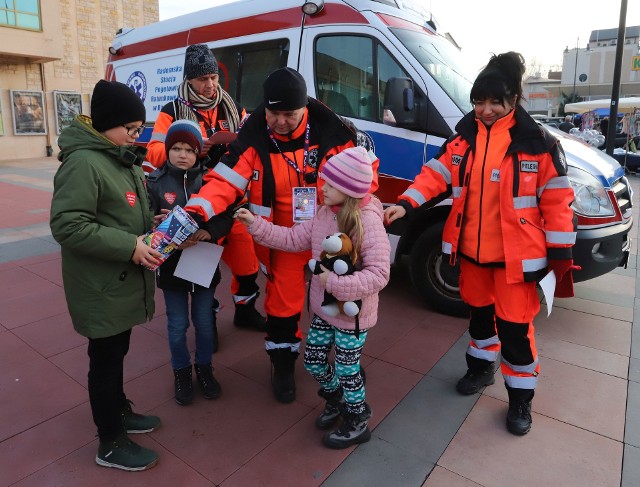 W niedzielę dla Wielkiej Orkiestry Świątecznej Pomocy grali między innymi ratownicy medyczni z radomskiego pogotowia ratunkowego.