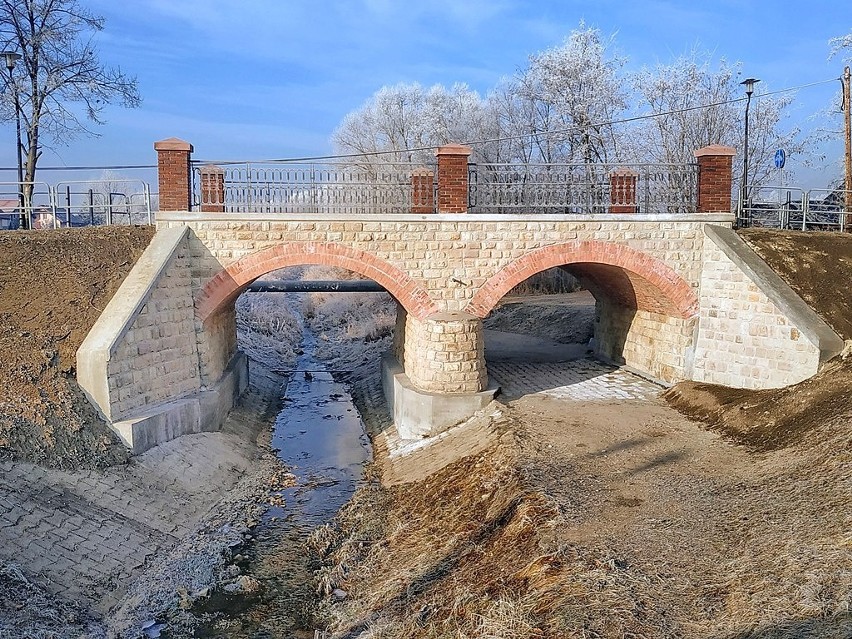 To zabytkowy most rzeczny znajdujący się w Katowicach,...