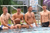 Tak piłkarze Moravii Anna-Bud Morawica relaksowali się na basenie Delfin w Połańcu. Była świetna zabawa. Zobaczcie zdjęcia