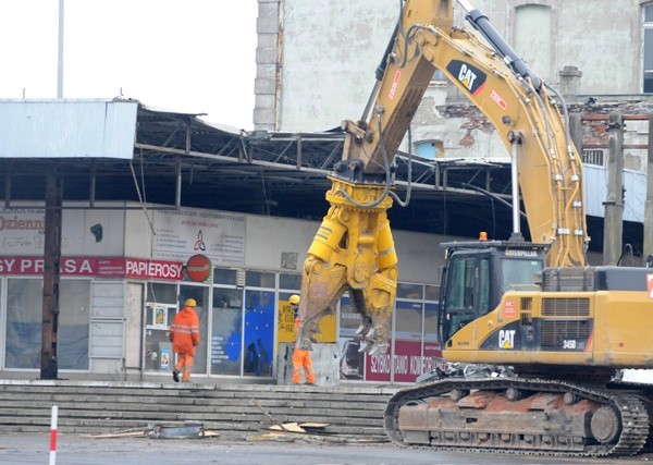 Prace rozbiórkowe na dworcu Fabrycznym