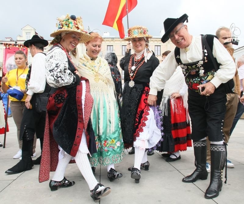 Europeada trwa! Zespoły z całej Europy bawią w Kielcach! (WIDEO, ZDJĘCIA)/ Europeade time! Bands from the whole Europe give performances in Kielce! (VIDEO, PHOTOS)