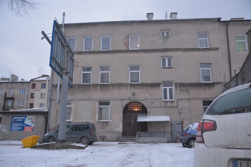 Zwłoki kobiety znalezione w mieszkaniu przy ul. 1 Maja w Lublinie. Policja ustala, co się stało (ZDJĘCIA)