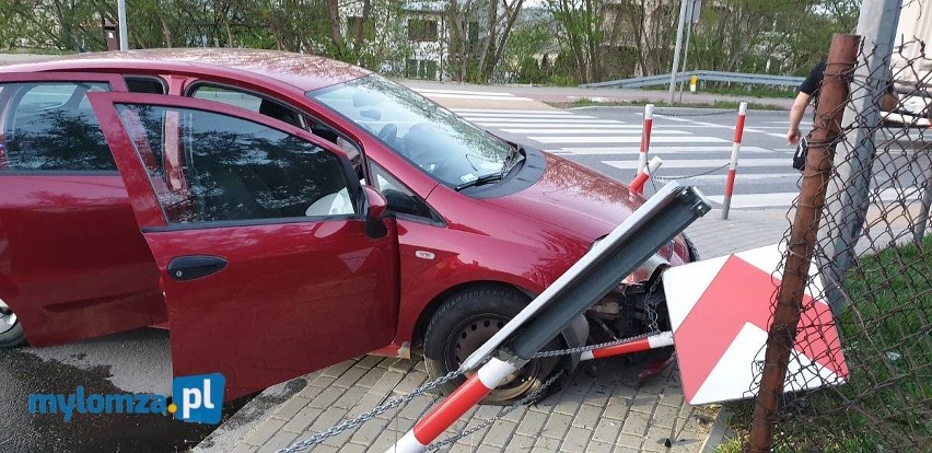 Łomża. Wypadek na ul. Sikorskiego. Dwie osoby w szpitalu [ZDJĘCIA]